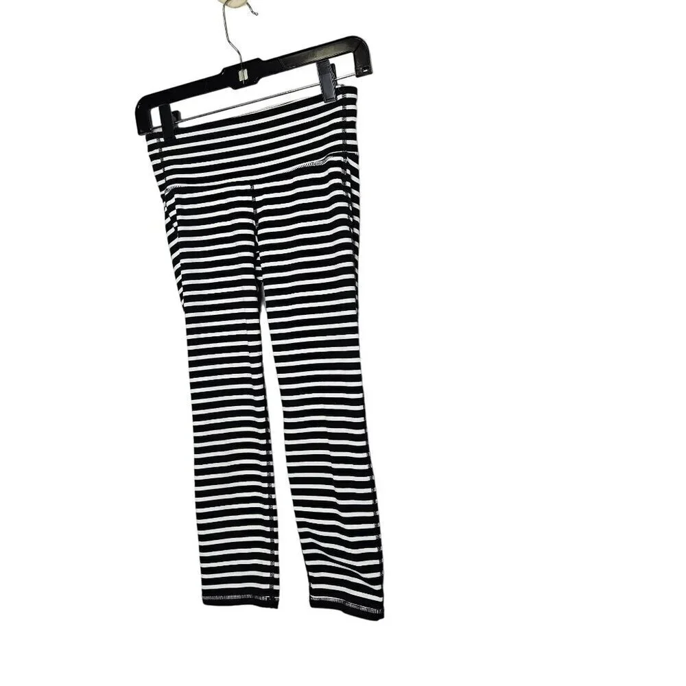 Athleta XS Black & White Striped Cropped Leggings - Yoga‎ Pants